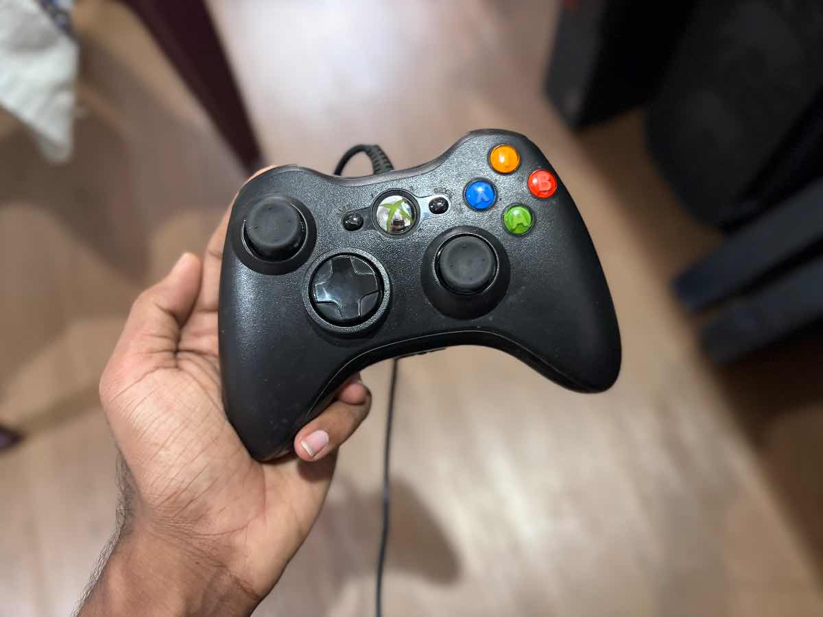 Xbox 360 Wired Controller (USB) - Compatible with PC & Xbox